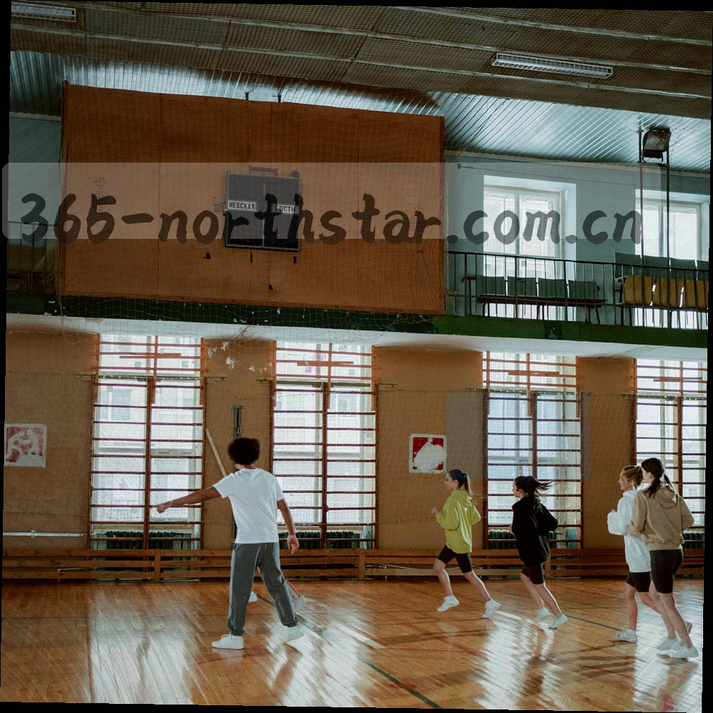 装订成册的检测报告与刻度尺并排平铺，封面可见编号列